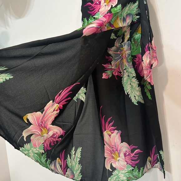 Walter Baker Sarong Dress Cover Up Black Floral Maxi wrap Skirt one size new - Picture 5 of 6